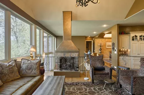 Living - 4851 S Landon Ct, Springfield, MO 65810 photo 9 of 11