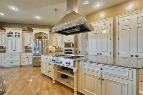 Kitchen - 4851 S Landon Ct, Springfield, MO 65810 photo 6 of 9