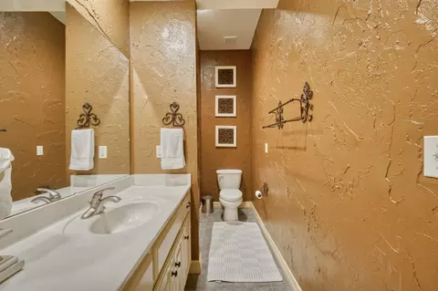 Bath - 4851 S Landon Ct, Springfield, MO 65810 photo 10 of 10