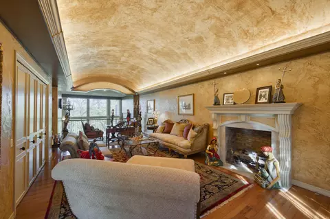 Living - 4851 S Landon Ct, Springfield, MO 65810 photo 6 of 11