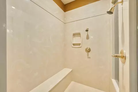 Bath - 4851 S Landon Ct, Springfield, MO 65810 photo 7 of 10