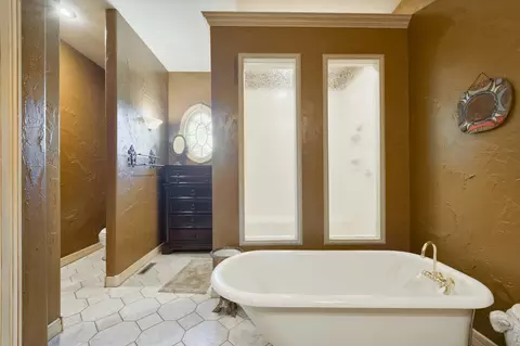 Bath - 4851 S Landon Ct, Springfield, MO 65810 photo 3 of 10