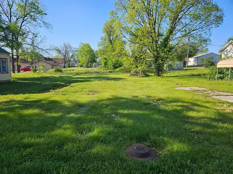 332 E 4th St, Mountain Grove, MO 65711