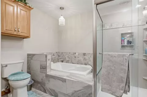 Bath - 1229 E 425th Rd, Bolivar, MO 65613 photo 3 of 6