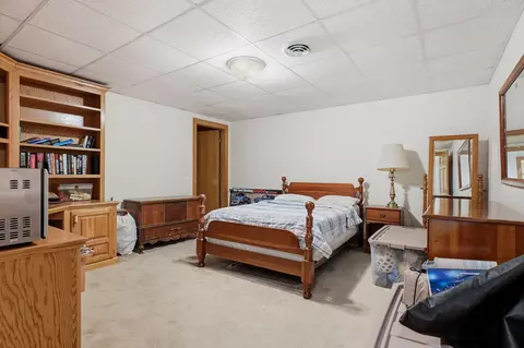Bedroom - 1229 E 425th Rd, Bolivar, MO 65613 photo 8 of 10