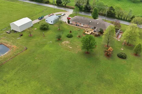 View/Area - 1229 E 425th Rd, Bolivar, MO 65613 photo 2 of 9
