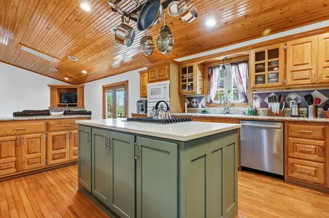 Kitchen - 1229 E 425th Rd, Bolivar, MO 65613 photo 2 of 5