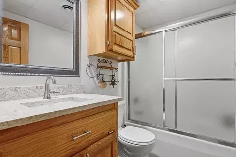 Bath - 1229 E 425th Rd, Bolivar, MO 65613 photo 5 of 6
