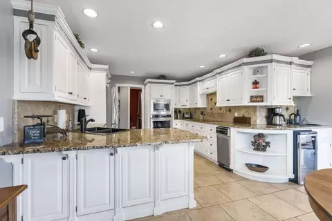 Kitchen - 3550 W Morningside Pl, Springfield, MO 65807 photo 1 of 5