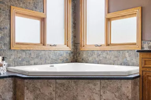Bath - 3550 W Morningside Pl, Springfield, MO 65807 photo 3 of 5
