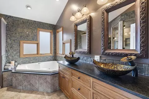 Bath - 3550 W Morningside Pl, Springfield, MO 65807 photo 1 of 5