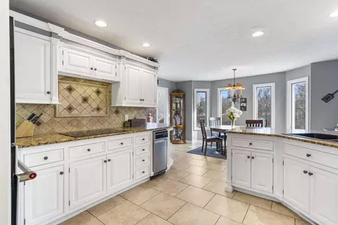 Kitchen - 3550 W Morningside Pl, Springfield, MO 65807 photo 3 of 5