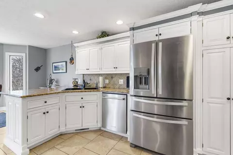 Kitchen - 3550 W Morningside Pl, Springfield, MO 65807 photo 2 of 5