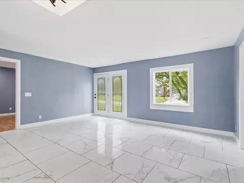 Living - 1209 N Central Ave, Monett, MO 65708 photo 3 of 4