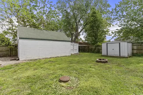 Exterior - 1536 E Whiteside St, Springfield, MO 65804 photo 8 of 9