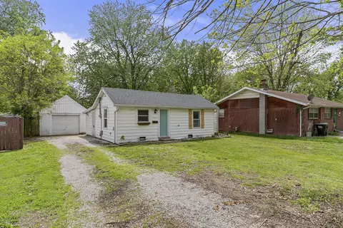 Exterior - 1536 E Whiteside St, Springfield, MO 65804 photo 2 of 9