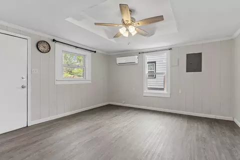 Living - 1536 E Whiteside St, Springfield, MO 65804 photo 4 of 4