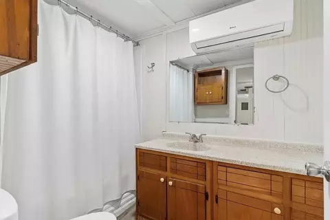 Bath - 1536 E Whiteside St, Springfield, MO 65804 photo 1 of 1