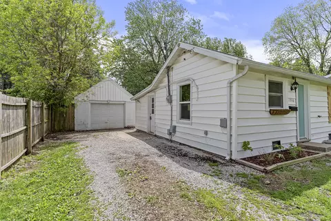Exterior - 1536 E Whiteside St, Springfield, MO 65804 photo 4 of 9