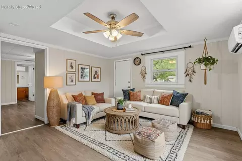 Living - 1536 E Whiteside St, Springfield, MO 65804 photo 2 of 4