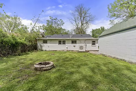 Exterior - 1536 E Whiteside St, Springfield, MO 65804 photo 5 of 9