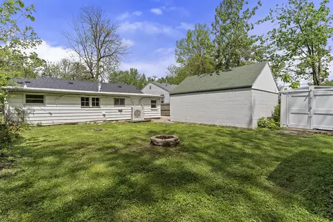 Exterior - 1536 E Whiteside St, Springfield, MO 65804 photo 6 of 9