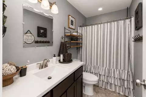 Bath - 2205 W Drake St, Springfield, MO 65810 photo 3 of 4