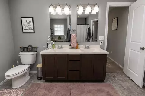Bath - 2205 W Drake St, Springfield, MO 65810 photo 2 of 4
