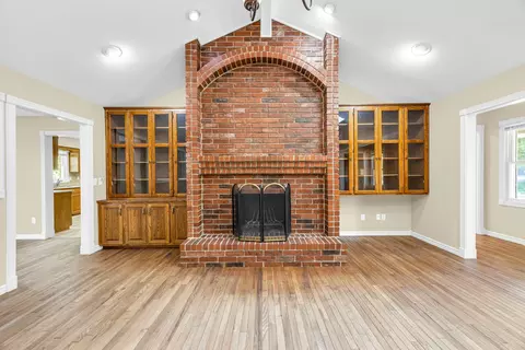 Living - 3605 E Delmar St, Springfield, MO 65809 photo 1 of 7
