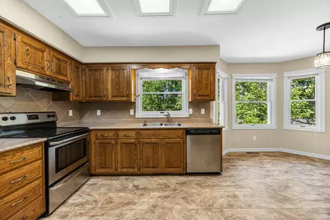 Kitchen - 3605 E Delmar St, Springfield, MO 65809 photo 4 of 6