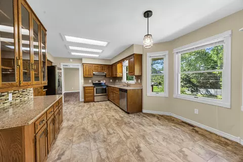 Kitchen - 3605 E Delmar St, Springfield, MO 65809 photo 3 of 6