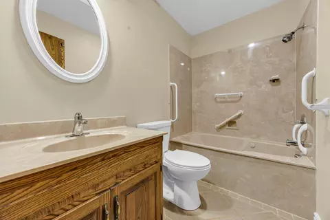 Bath - 3605 E Delmar St, Springfield, MO 65809 photo 3 of 4