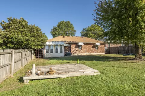 Exterior - 1502 E Mcclernon St, Springfield, MO 65803 photo 7 of 9
