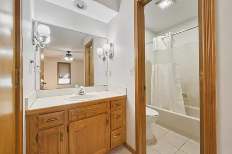 Bath - 1502 E Mcclernon St, Springfield, MO 65803 photo 1 of 3