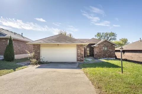 1502 E Mcclernon St, Springfield, MO 65803