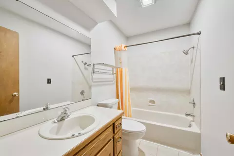 Bath - 1502 E Mcclernon St, Springfield, MO 65803 photo 3 of 3