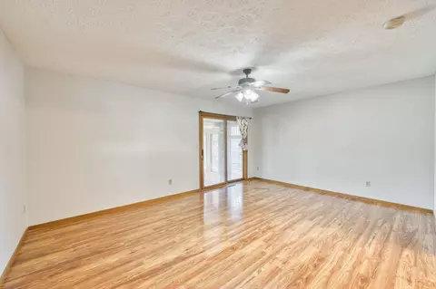 Living - 1502 E Mcclernon St, Springfield, MO 65803 photo 1 of 2