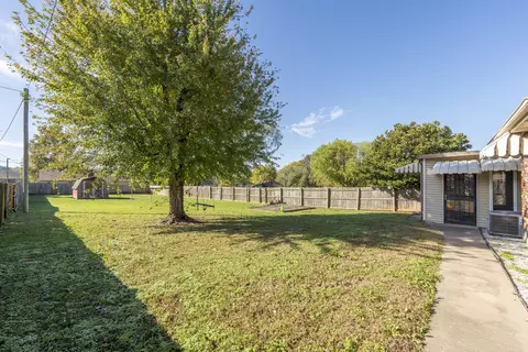 Exterior - 1502 E Mcclernon St, Springfield, MO 65803 photo 3 of 9
