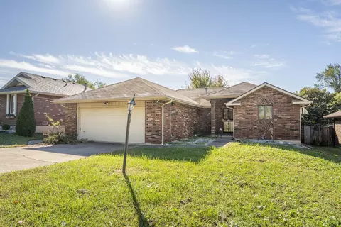 Exterior - 1502 E Mcclernon St, Springfield, MO 65803 photo 8 of 9