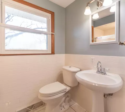 Bath - 6396 E Skyline Dr, Springfield, MO 65809 photo 4 of 7