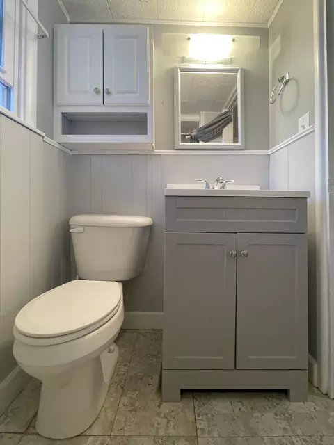 Bath - 6396 E Skyline Dr, Springfield, MO 65809 photo 6 of 7