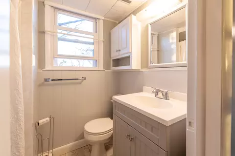 Bath - 6396 E Skyline Dr, Springfield, MO 65809 photo 5 of 7