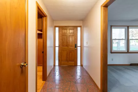 Entry Way - 6396 E Skyline Dr, Springfield, MO 65809 photo 2 of 5