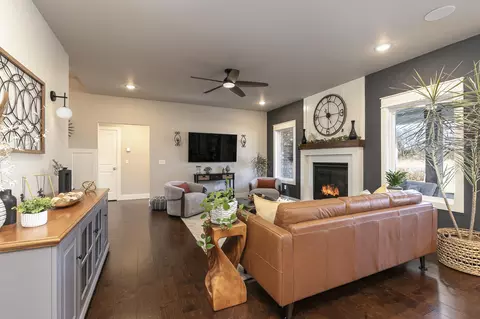 Living - 4749 E Rutherford St, Springfield, MO 65802 photo 2 of 6