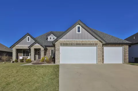 4749 E Rutherford St, Springfield, MO 65802