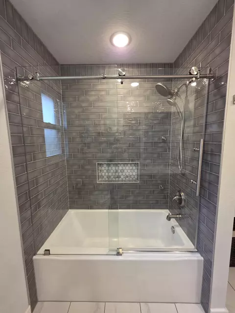 Bath - 4749 E Rutherford St, Springfield, MO 65802 photo 7 of 11