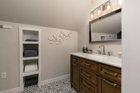 Bath - 4749 E Rutherford St, Springfield, MO 65802 photo 8 of 11