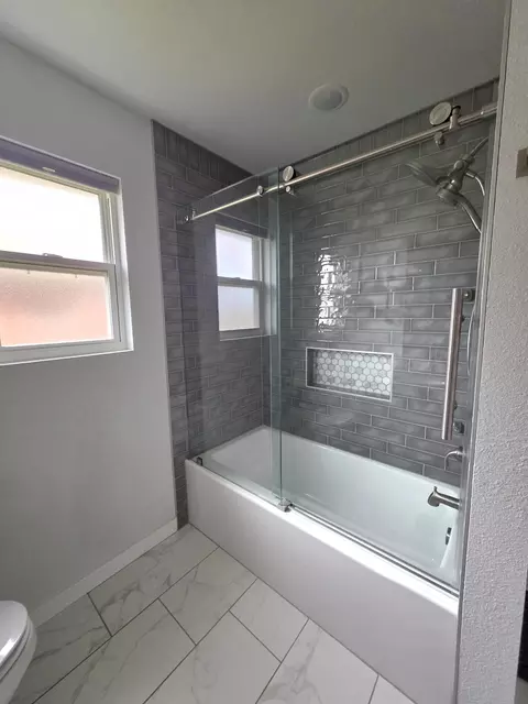 Bath - 4749 E Rutherford St, Springfield, MO 65802 photo 6 of 11