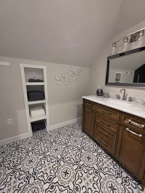 Bath - 4749 E Rutherford St, Springfield, MO 65802 photo 11 of 11