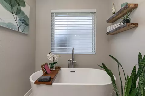 Bath - 4749 E Rutherford St, Springfield, MO 65802 photo 3 of 11